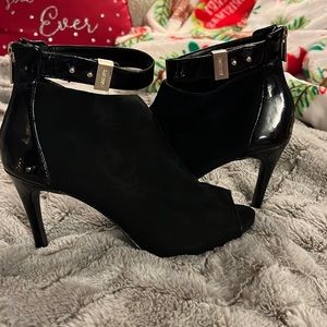 Jennifer Lopez Open Toe Strappy 4 inch heels, size: 7 1/2